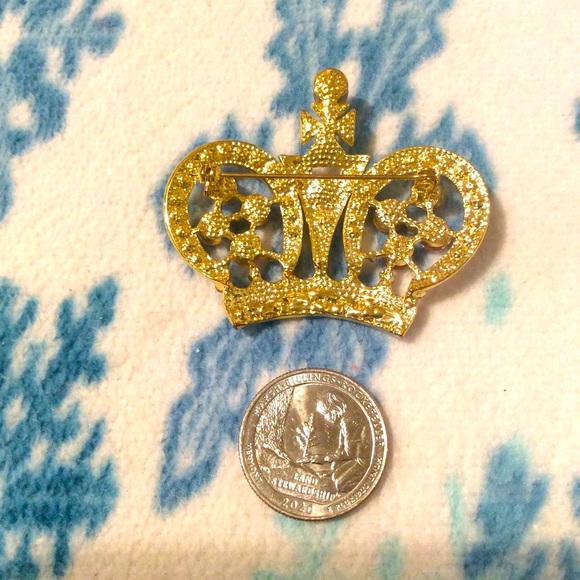 Crown Maltese Cross crystal pin sparkly fuchsia brooch - Picture 3 of 3